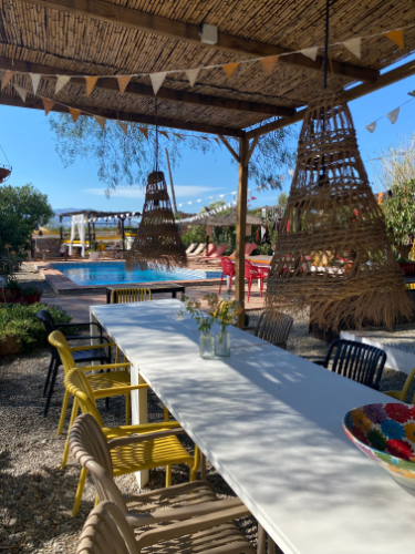 Heerlijke buiten eten bij deze finca in Malaga